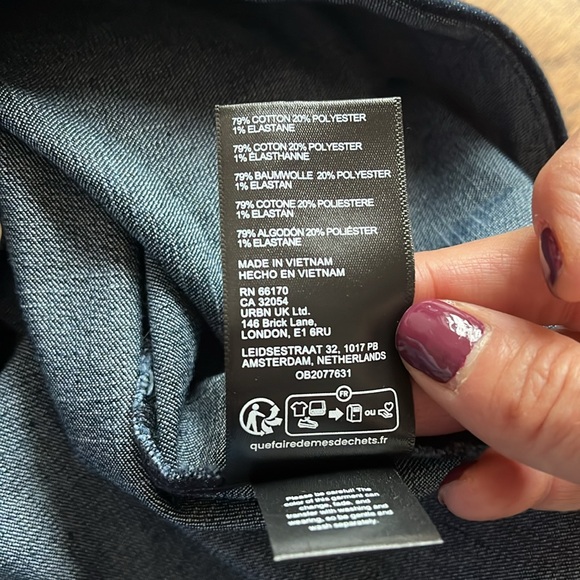 NWT Urban Outfitters Skort Navy Blue denim Size Medium, large buckles - Picture 8 of 8